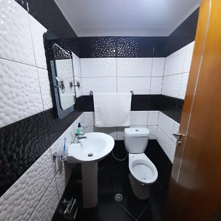 Sokolli بيت ضيافة Gjirokastër