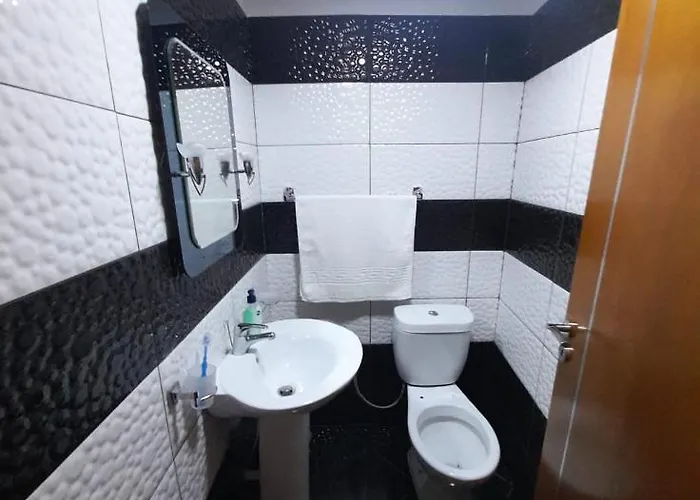 Sokolli בית הארחה Gjirokastër