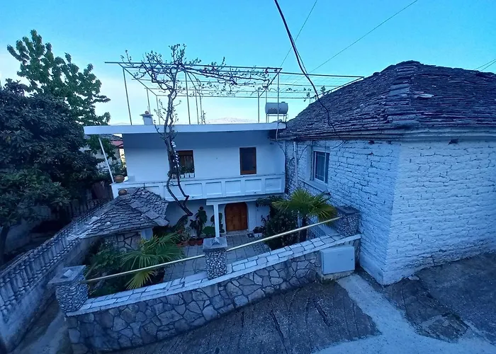 Sokolli בית הארחה Gjirokastër